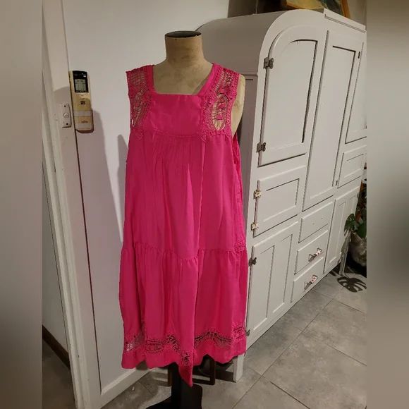 Hot Pink linen dess with broderie lace - Picture 1 of 4